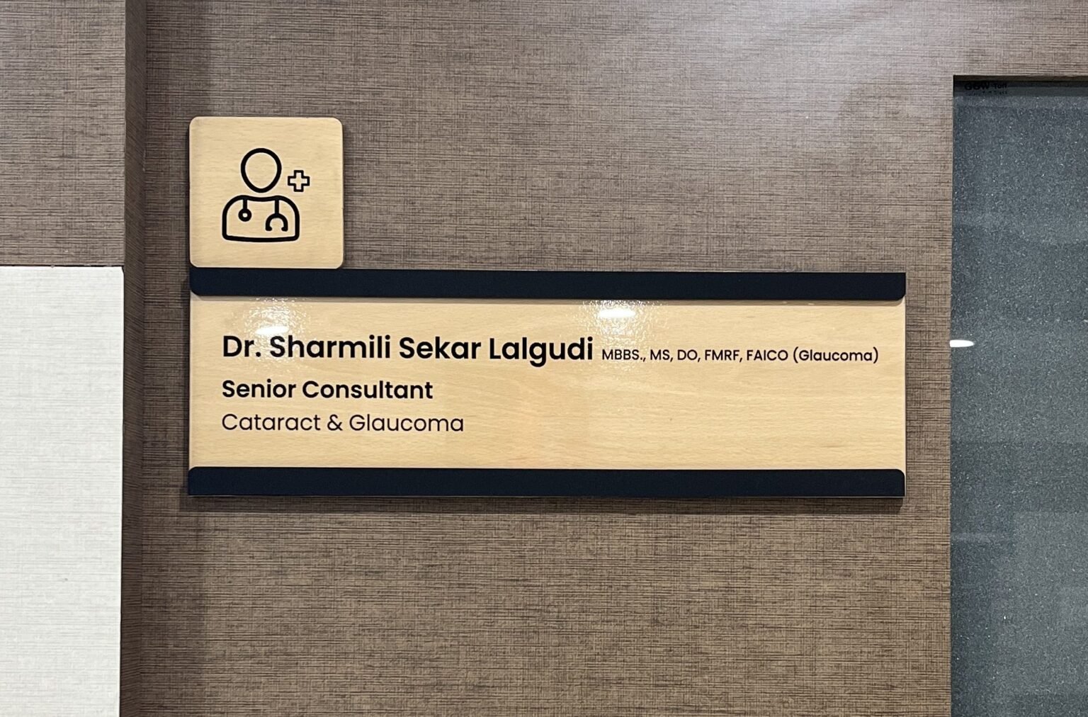 Consultant name plate and panel of doctors board