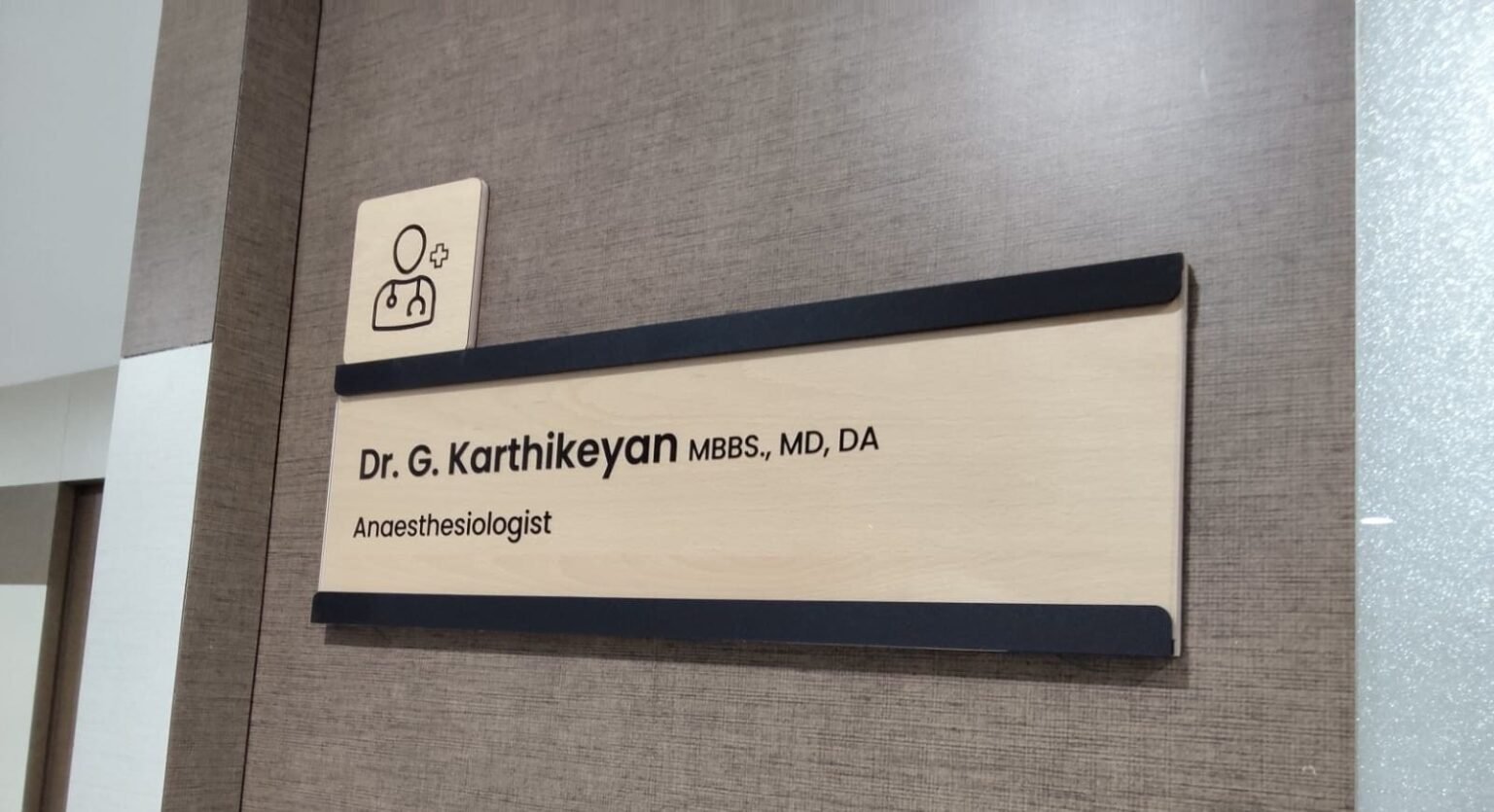 Consultant name plate and panel of doctors board